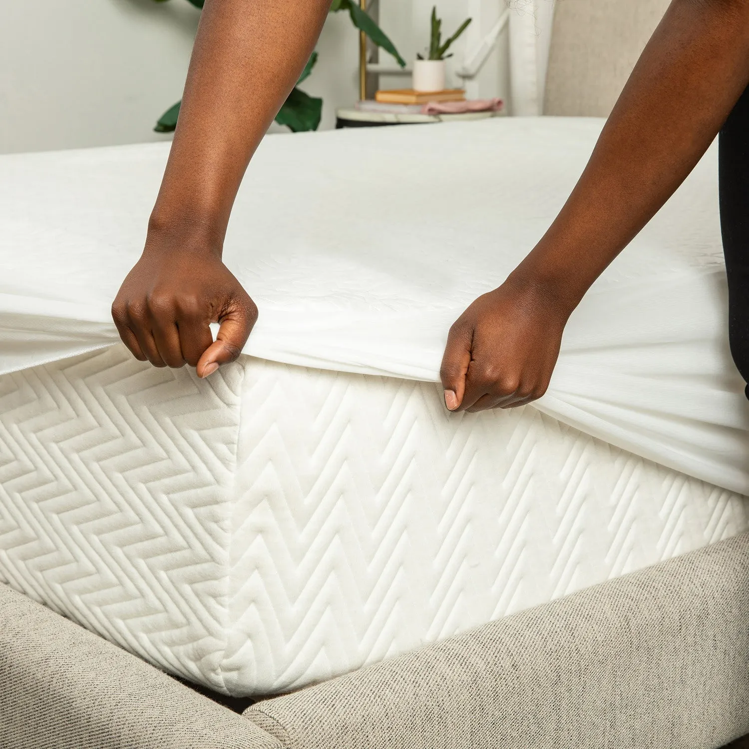 Brookstone Ultimate Mattress Protector - Cool Touch